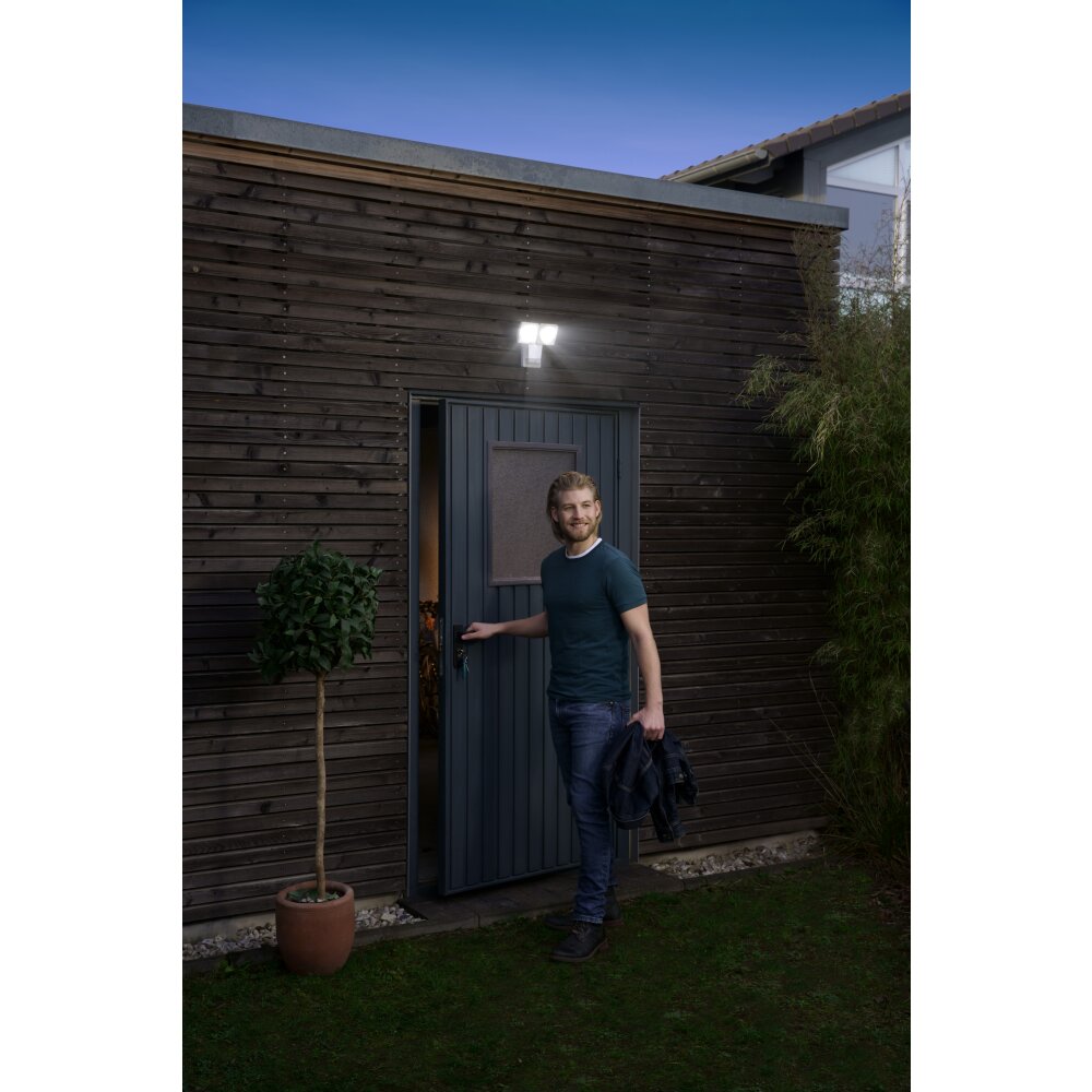 LEDVANCE ENDURA® Gartenstrahler Weiß, 1-flammig, Bewegungsmelder main product photo